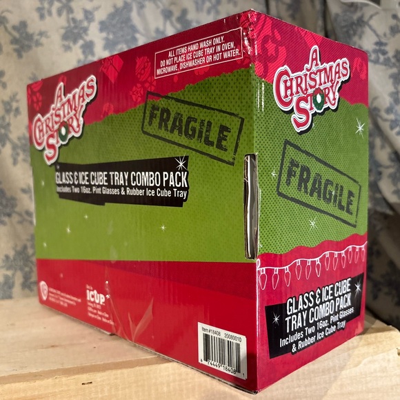 NIB A Christmas Story Set of 2 Glasses & Ice Cube Tray Collector Gift Set - Picture 2 of 7